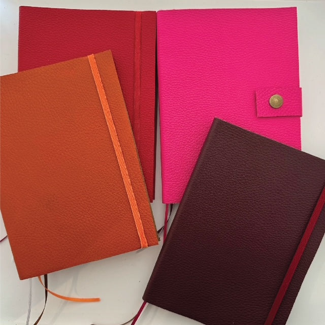 Agenda de Cuero Graneado Tonos Rojos -15x21